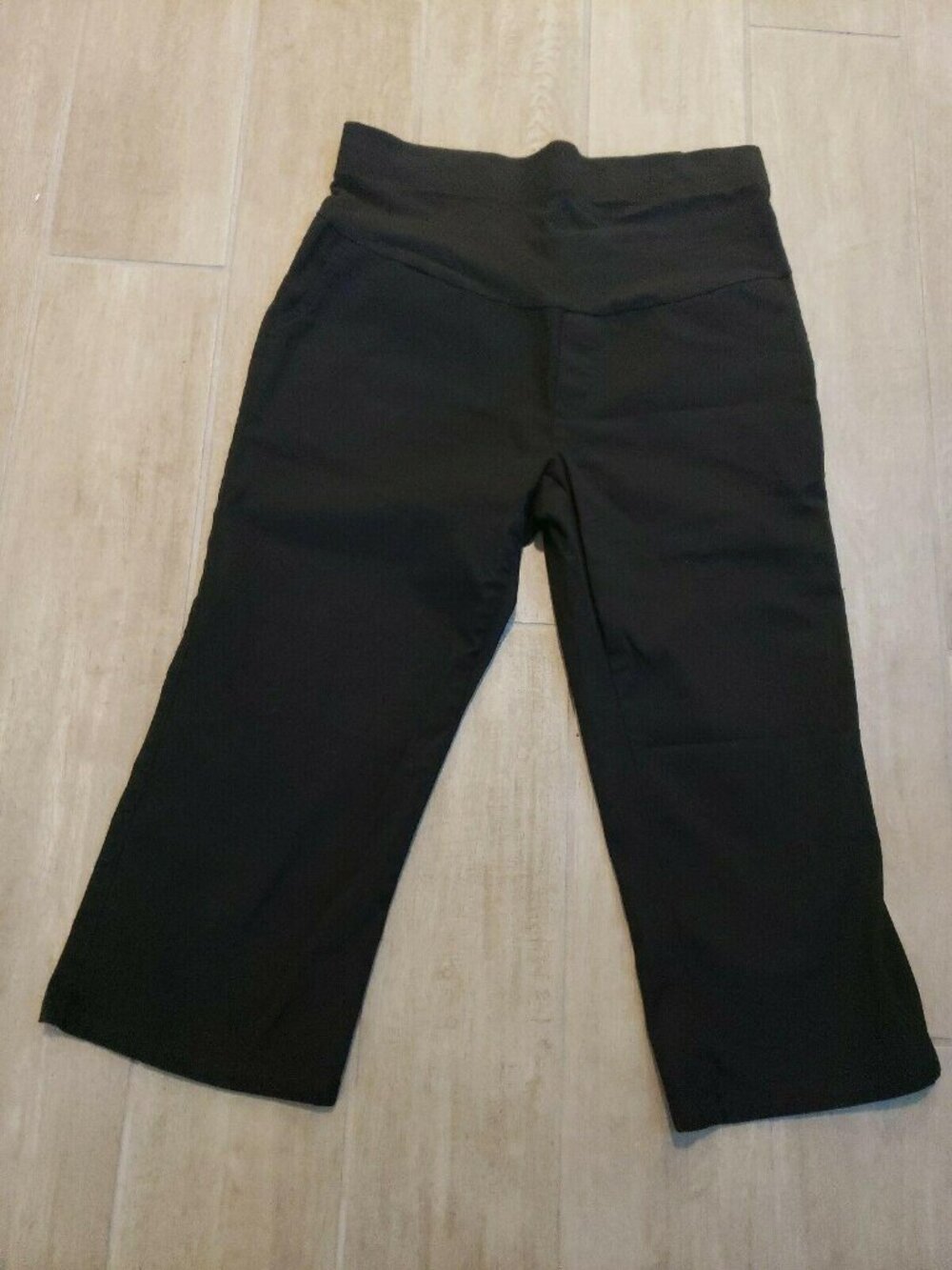 Three Seasons Maternity Black Capri Pants M Stretch